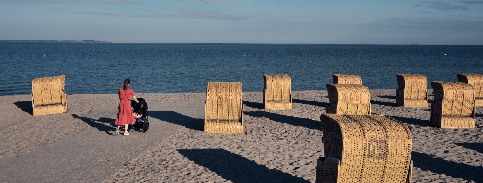 BaltiqueS On The Route — Une femme sur une plage de la Blatique